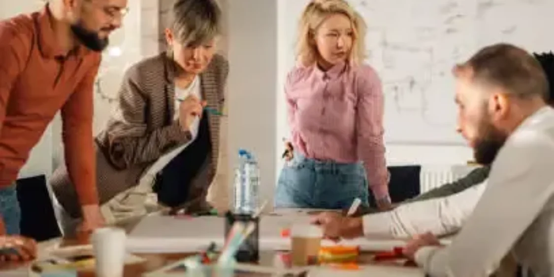 marketing-professionals-collaborating-on-project-in-modern-office